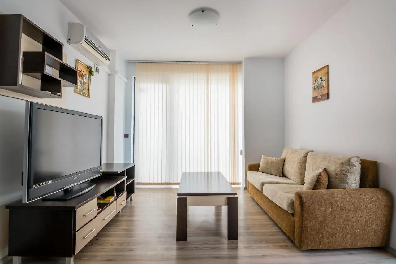 Cozy One-Bedroom Apartment In Night Breeze Burgas