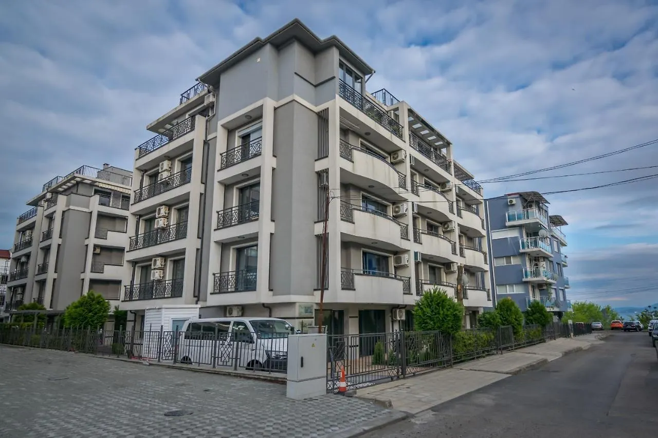 Cozy One-Bedroom Apartment In Night Breeze Burgas 0*,