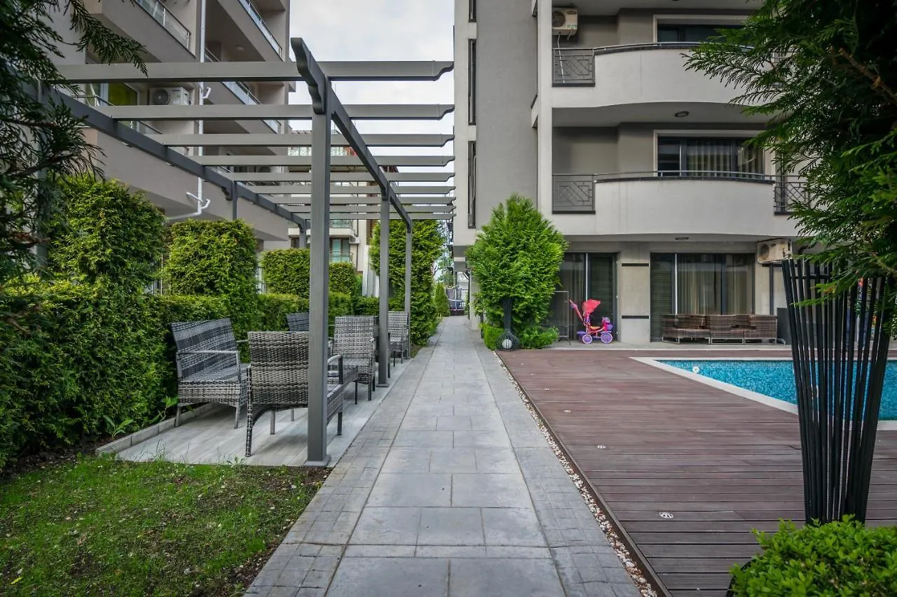 Cozy One-Bedroom Apartment In Night Breeze Burgas Bulgaria