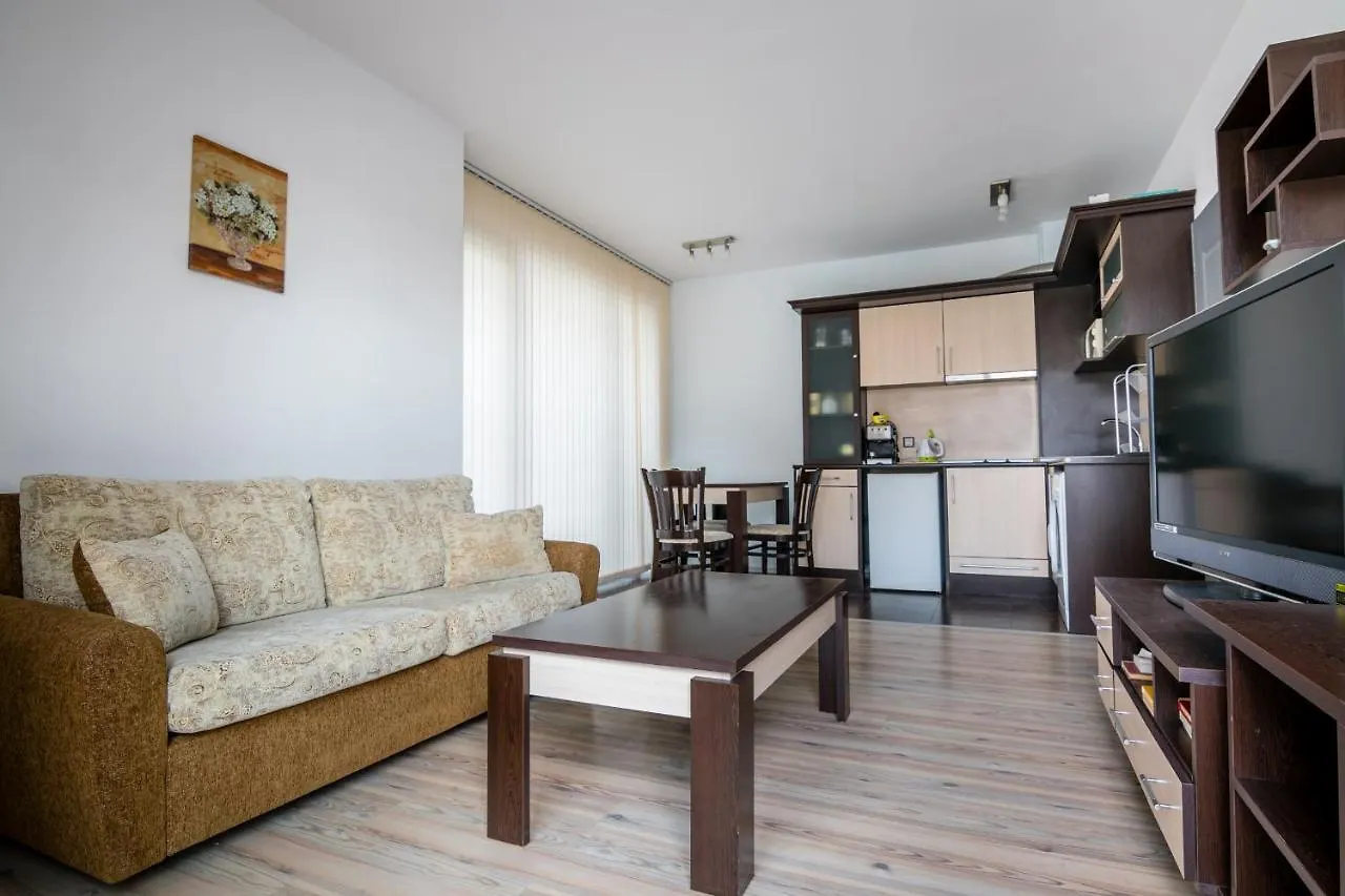 Cozy One-Bedroom Apartment In Night Breeze Burgas