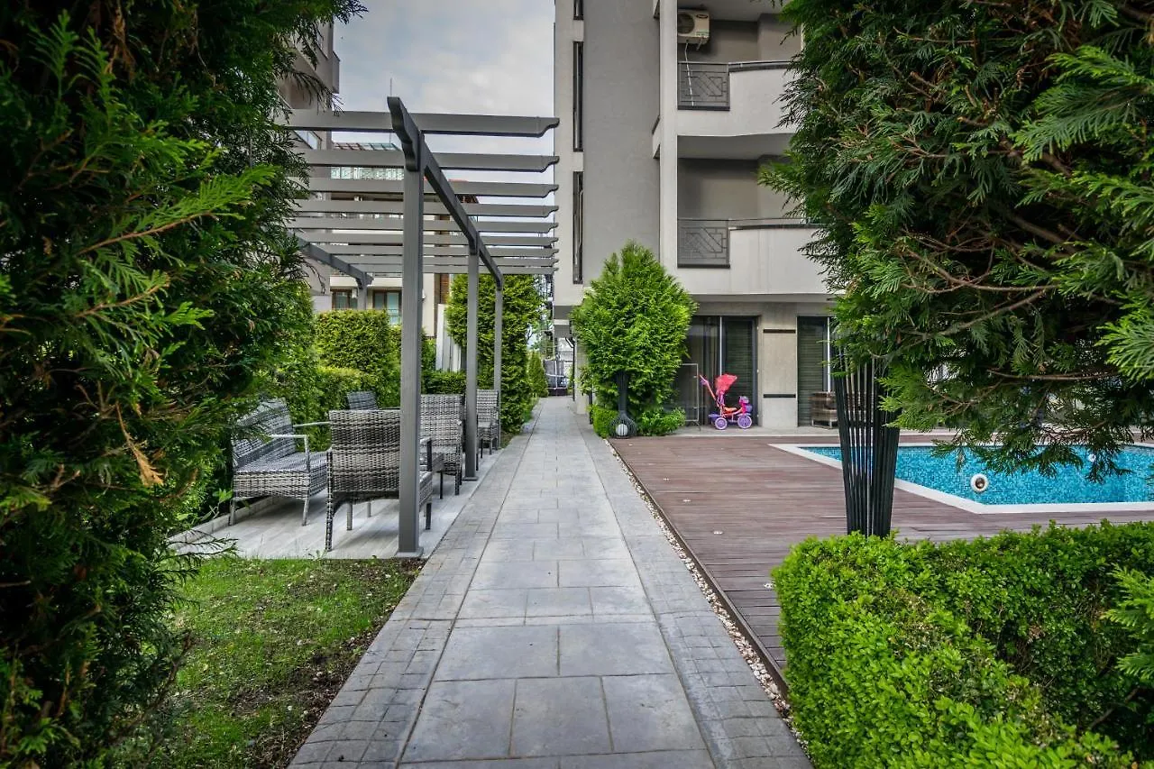 Cozy One-Bedroom Apartment In Night Breeze Burgas