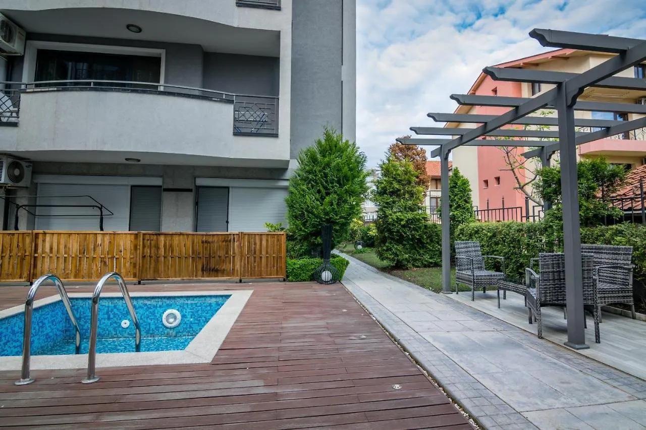 Cozy One-Bedroom Apartment In Night Breeze Burgas